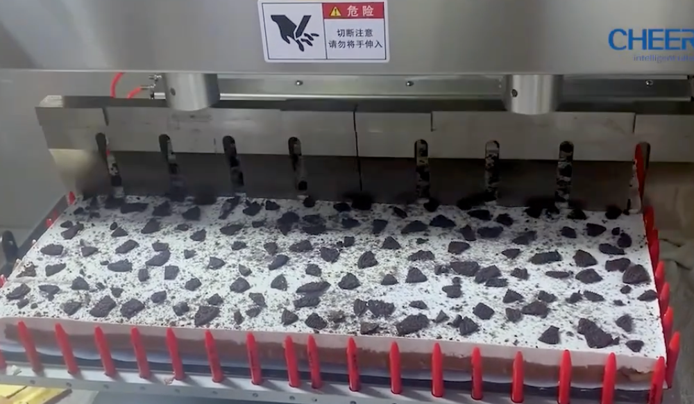 QuickFoodz™ Robotic Ultrasonic Cake Cutting System